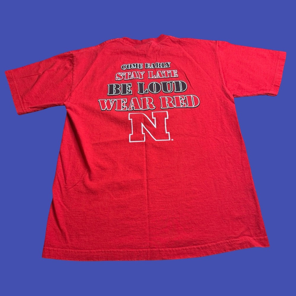 Nebraska Huskers Wear Red T Shirt Mens Med NCAA College Football Graphic Y2K